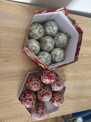 Caja 14 Bolas Navidad Verdes y Rojas