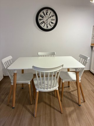 Mesa y 4 Sillas Comedor