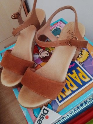 Sandalias cuña beige/marrón Talla 37