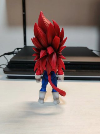 Figura Vegeta SSJ4 DAIMA