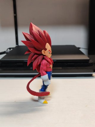 Figura Vegeta SSJ4 DAIMA