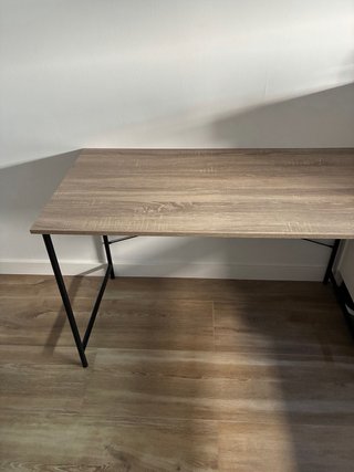 Escritorio madera y metal con silla gamer