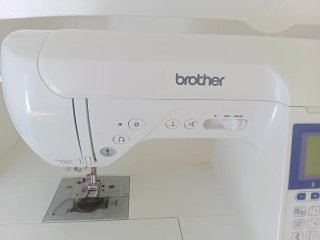 Máquina de coser Brother Innovis F420