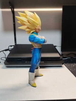 Figura Vegeta Super Saiyan 3