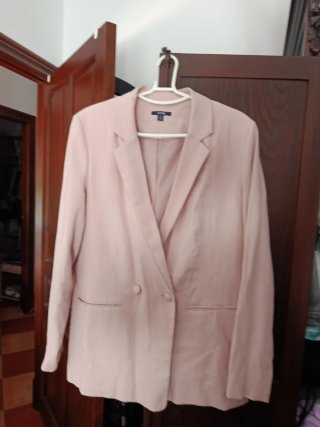 Blazer rosa de doble botonadura