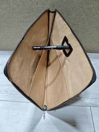 Portadocumentos negro.