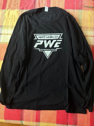 REGALO Camiseta Negra Manga Larga PWE