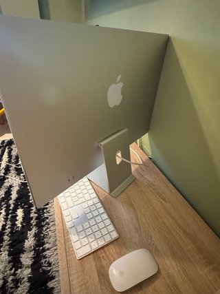 iMac 24” M3 8GB/256GB + Teclado y Ratón