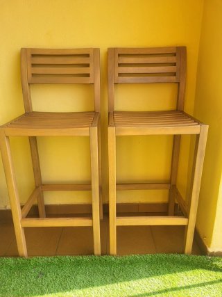Mesa alta Acacia Panamá y 2 taburetes