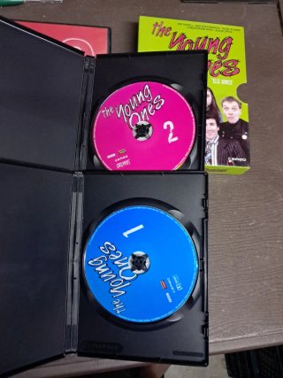 DVD The Young Ones - Comedia Británica