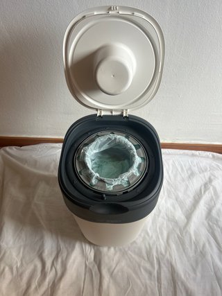 Papelera Tommee Tippee + Sillita Baño Bebé