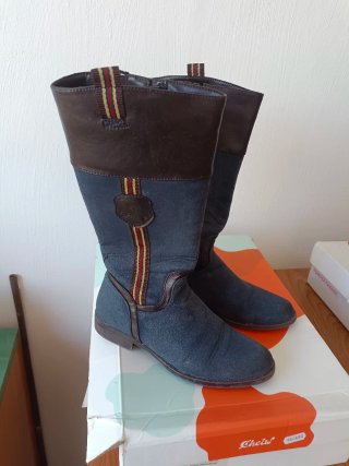 Botas niña azul marino, número 35,marca cheiw.