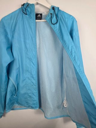Chaqueta Adidas Azul Ligera con Capucha