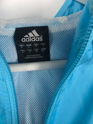 Chaqueta Adidas Azul Ligera con Capucha
