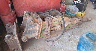 Martillo retroexcavadora JCB 3CX.