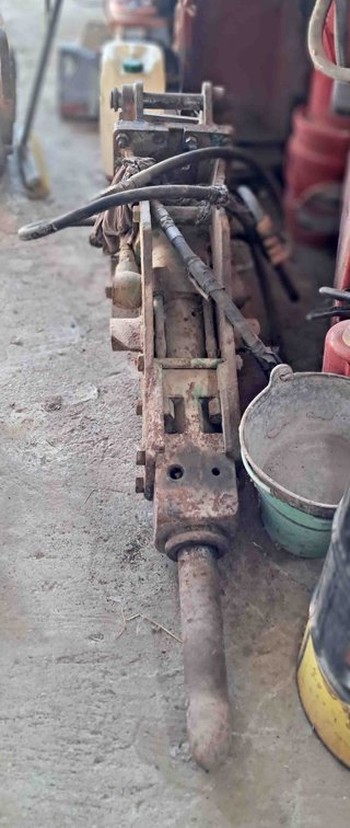 Martillo retroexcavadora JCB 3CX.