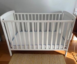 Cuna blanca para bebé
