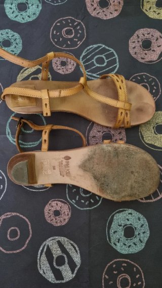 Sandalias Hakei Mostaza Talla 38