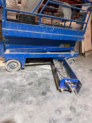 Elevador Tijera con Baterías Nuevas