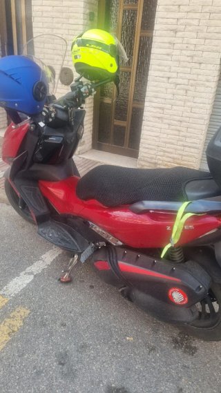 Zontes M310 Maxi Scooter Roja y Negra