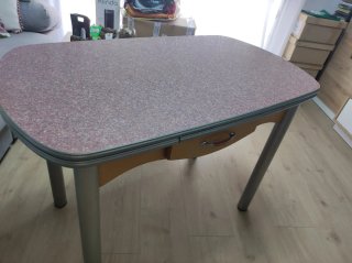 Mesa y 4 sillas cocina
