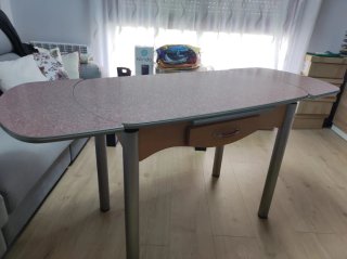 Mesa y 4 sillas cocina