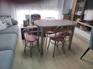 Mesa y 4 sillas cocina