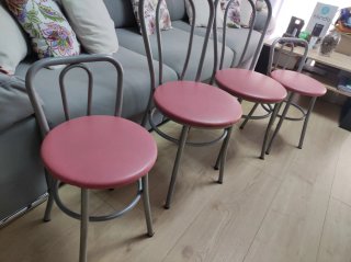 Mesa y 4 sillas cocina