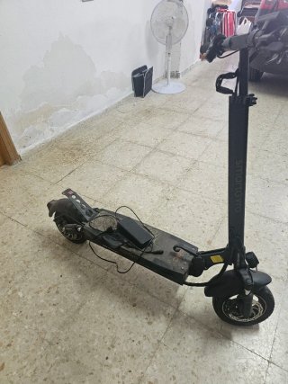 Bicicleta de montaña y patinete eléctrico