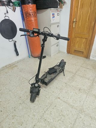 Bicicleta de montaña y patinete eléctrico