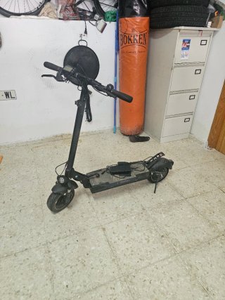 Bicicleta de montaña y patinete eléctrico