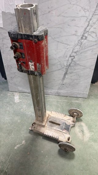 Pie Hilti para equipo de perforación