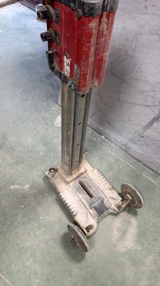 Pie Hilti para equipo de perforación