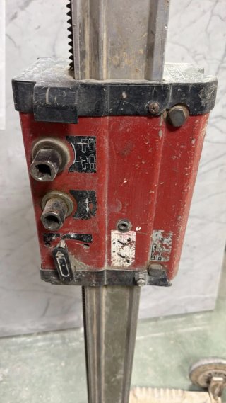 Pie Hilti para equipo de perforación