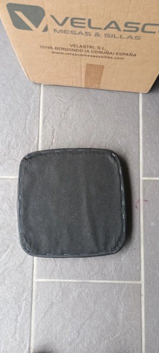 Taburete Kira aluminio piel negro 32x32x48