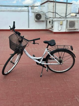 Vendo bonita Bicicleta urbana con cesta negociable