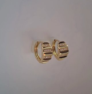 Pendientes dorados con circonitas