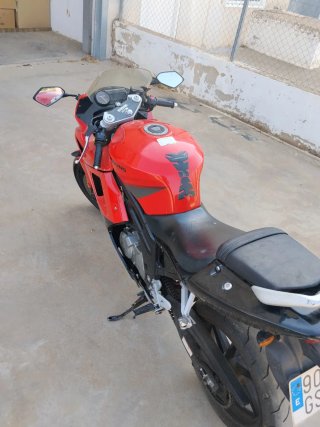 Hyosung GT 650 R Roja y Negra