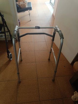 Andador adulto