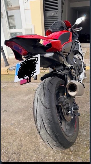 Yamaha R1 Roja y Blanca