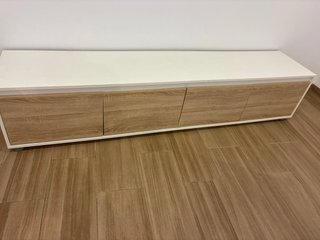 Mueble TV moderno blanco y madera