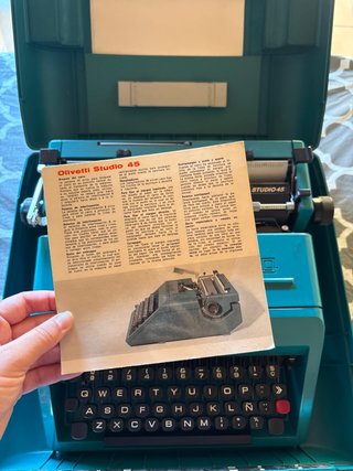 Máquina de escribir Olivetti Studio 45 con estuche