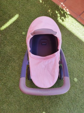 Carrito de muñecas con capazo rosa