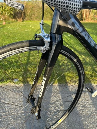 Bicicleta de carretera Giant Negra