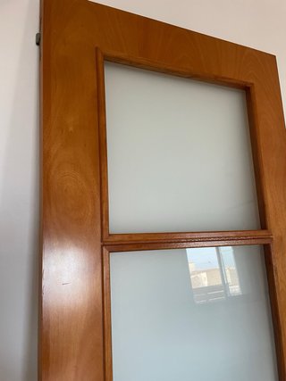 Puerta madera maciza con 4 cristales
