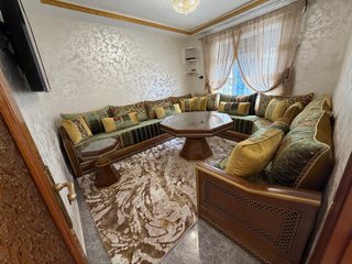 Sofá modular de tela y madera