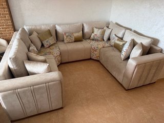 Sofá modular de tela y madera