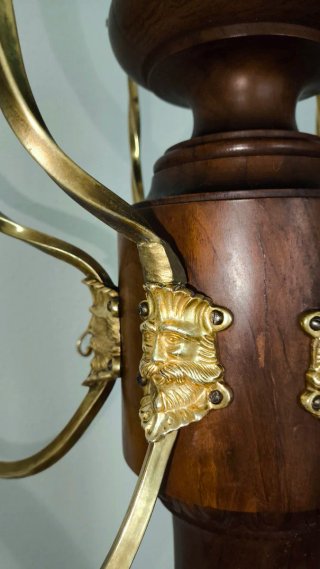 Perchero madera maciza tipo caoba apliques  laton