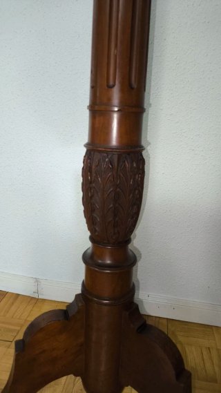 Perchero madera maciza tipo caoba apliques  laton