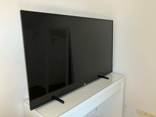 Televisor 55” + Sistema de sonido + Anclaje pared